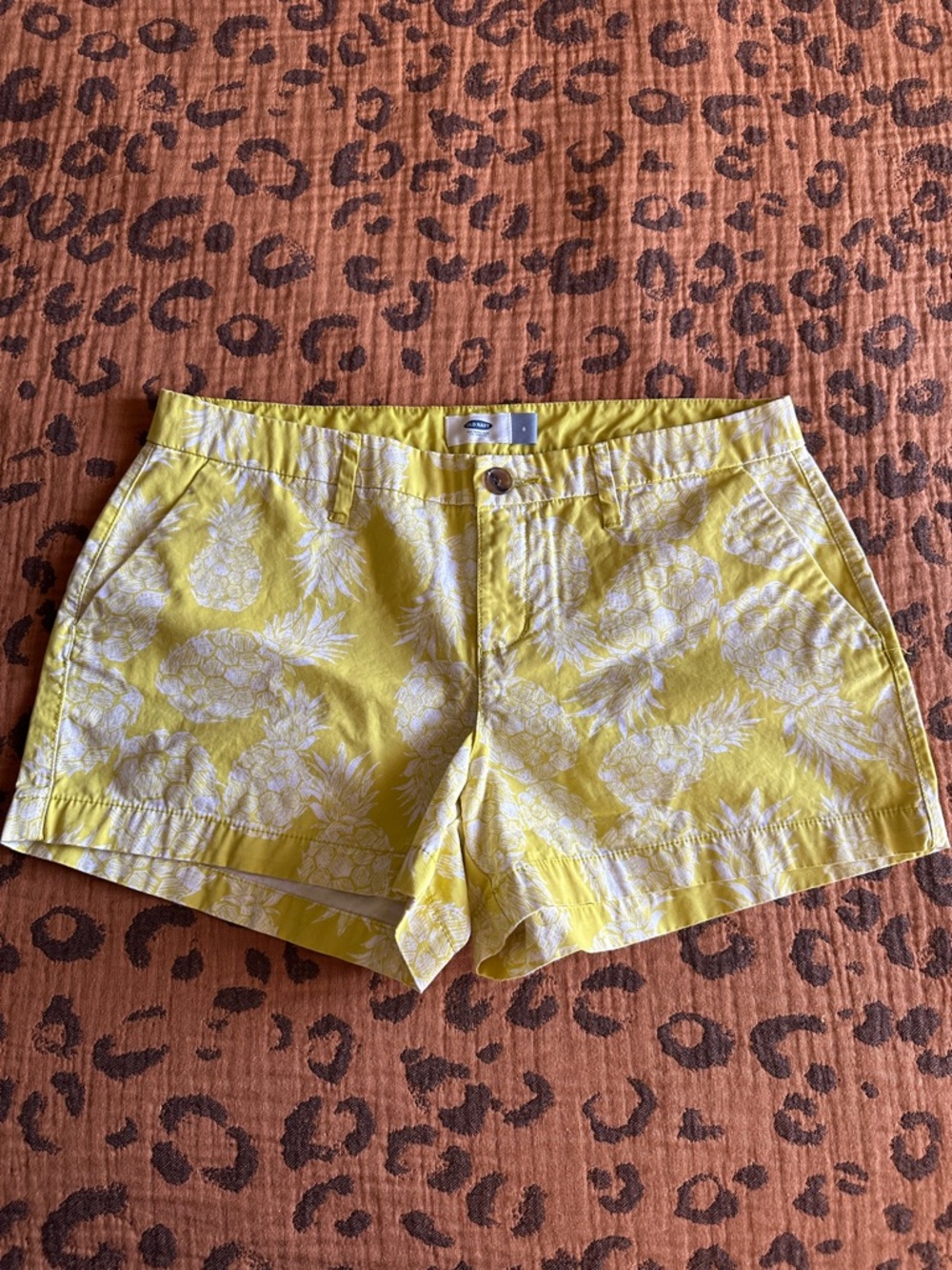 OLD NAVY shorts sz 8 yellow 🍍 design